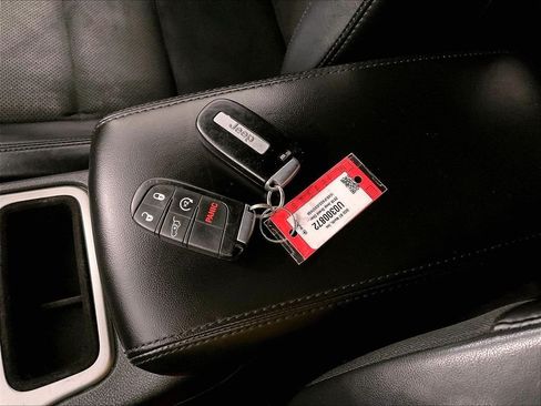 Used 2018 Jeep Grand Cherokee Altitude AWD/4WD image 30