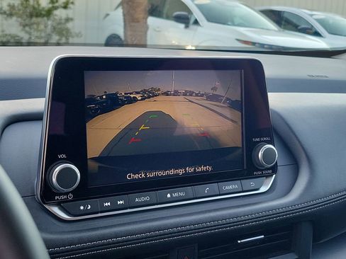 Used 2025 Nissan Rogue SV image 29