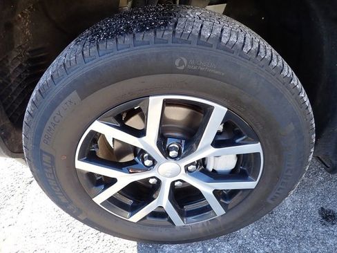 Certified 2023 Jeep Grand Cherokee Limited image 11