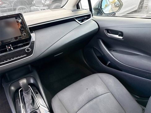 Used 2021 Toyota Corolla LE image 25