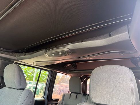 Used 2024 Jeep Wrangler Unlimited AWD/4WD image 29