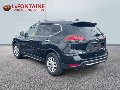 Used 2020 Nissan Rogue S w/ Special Edition Package FWD image 5