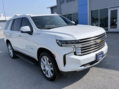 Used 2024 Chevrolet Tahoe High Country RWD image 2