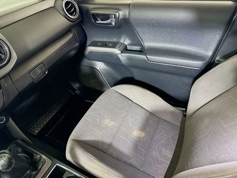 Used 2018 Toyota Tacoma TRD Sport AWD/4WD image 20