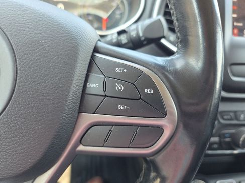Used 2021 Jeep Cherokee Latitude Plus w/ Sun & Sound Group AWD/4WD image 21