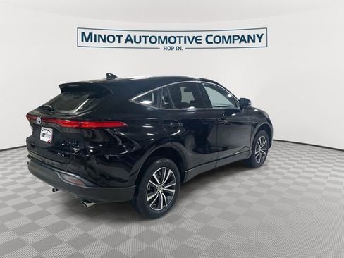 Used 2023 Toyota Venza LE image 8