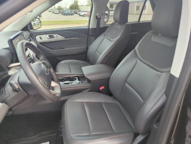Used 2025 Ford Explorer Active w/ Active Comfort Package AWD/4WD image 18