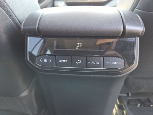 Used 2022 Toyota Highlander XLE AWD/4WD image 17