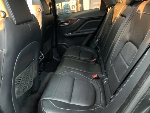 Used 2017 Jaguar F-PACE R-Sport image 12