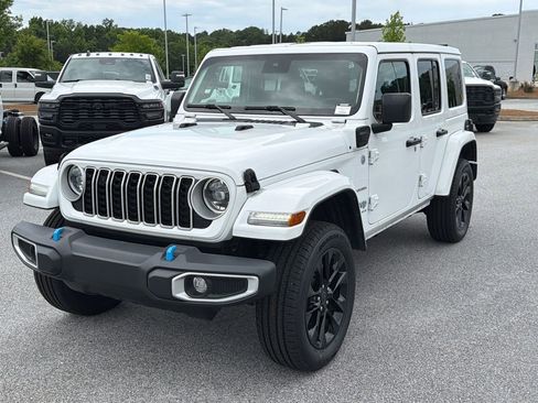 Used 2024 Jeep Wrangler Unlimited Sahara AWD/4WD image 3