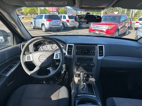 Used 2010 Jeep Grand Cherokee Laredo RWD image 22