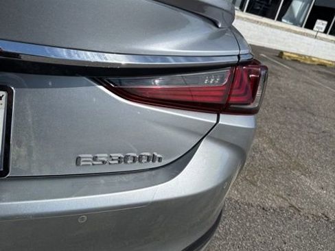 Used 2024 Lexus ES 300h w/ Premium Package image 8