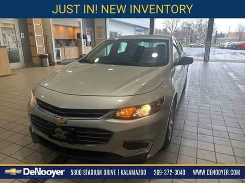 Used 2018 Chevrolet Malibu LS image 1