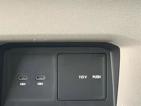 Used 2022 Volkswagen Atlas SEL Premium image 13