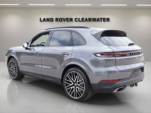 Used 2024 Porsche Cayenne AWD/4WD image 3