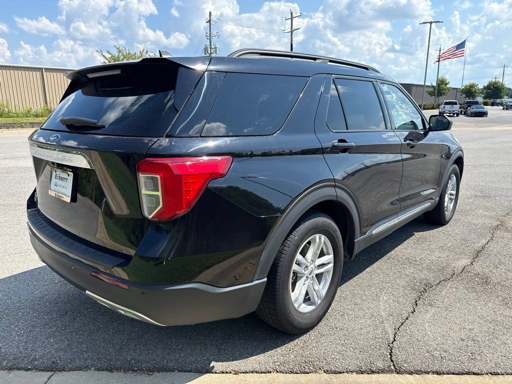 Used 2024 Ford Explorer XLT w/ Equipment Group 202A RWD image 7