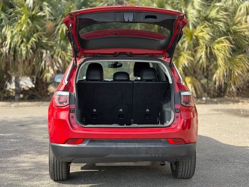 Used 2018 Jeep Compass Latitude FWD image 15