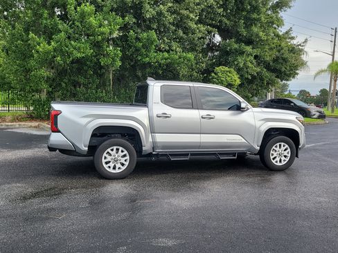 Used 2024 Toyota Tacoma SR5 w/ SR5 Upgrade Package AWD/4WD image 8