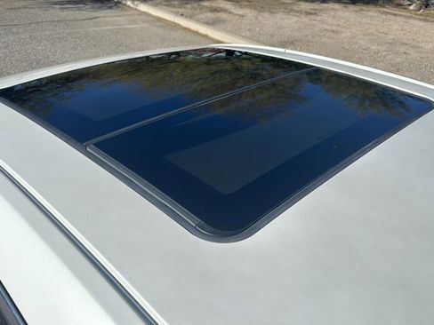 Used 2010 Buick LaCrosse CXS image 27