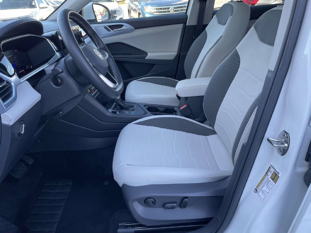 Certified 2026 Volkswagen Taos SE FWD image 11
