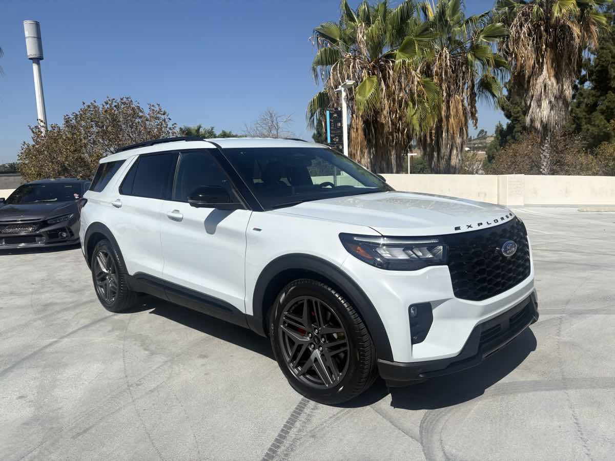 Used 2026 Ford Explorer ST-Line w/ ST-Line Street Pack RWD image 42