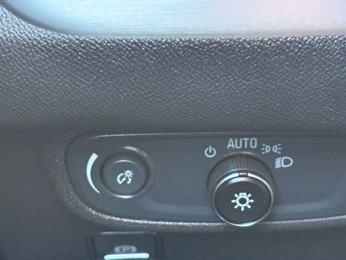 Used 2024 GMC Terrain SLE image 17