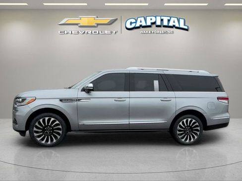 Used 2022 Lincoln Navigator L Black Label AWD/4WD image 2