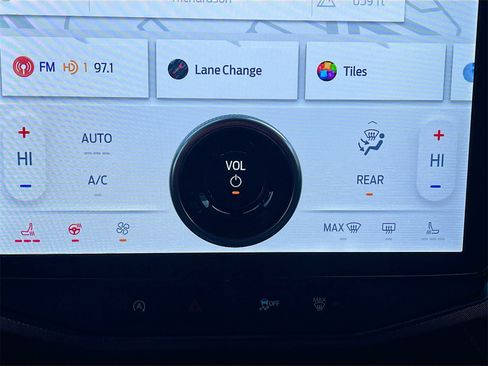 Used 2024 Ford Expedition Platinum image 16