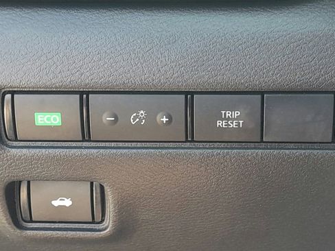 Used 2024 Nissan Sentra SV image 28