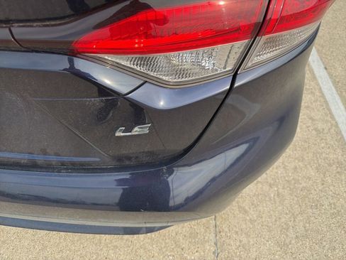 Used 2021 Toyota Corolla LE FWD image 3