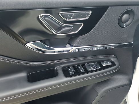 New 2025 Lincoln Corsair Reserve w/ Equipment Group 202A image 19