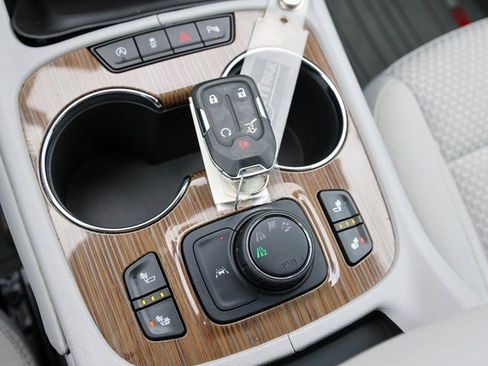 Used 2023 GMC Acadia SLE w/ Driver Convenience Package image 24