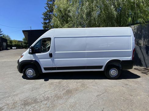 Used 2026 RAM ProMaster 2500 w/ Convenience Group FWD image 3