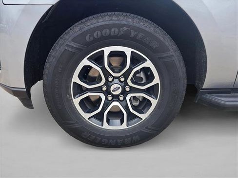 Used 2024 Ford Expedition Max XLT RWD image 11