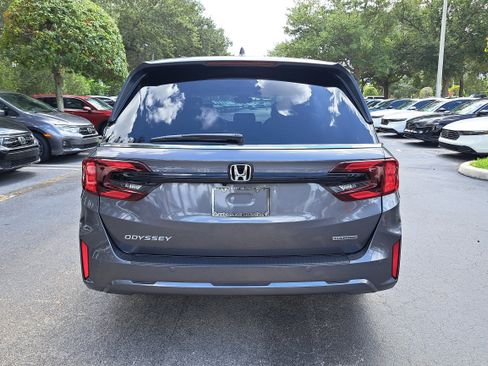 New 2026 Honda Odyssey Touring image 5
