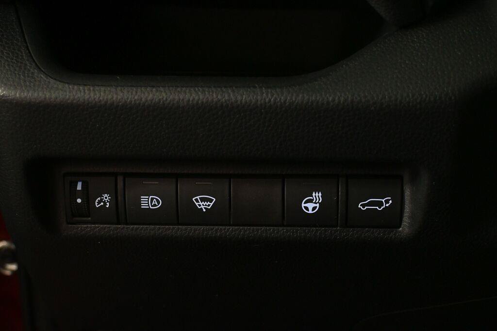 Used 2020 Toyota RAV4 XLE Premium FWD image 9