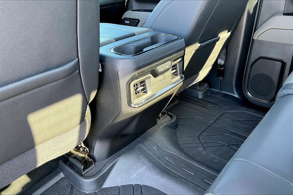 Used 2025 Chevrolet Silverado 2500 ZR2 w/ Technology Package AWD/4WD image 21