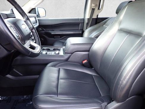 Used 2023 Ford Expedition XLT image 14