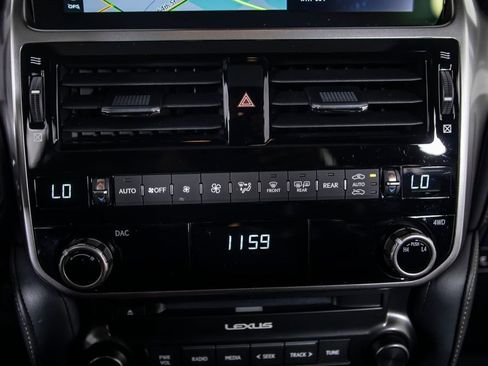 Used 2023 Lexus GX 460 Premium w/ Premium Package image 36