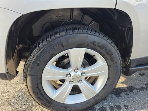 Used 2014 Jeep Compass Latitude AWD/4WD image 29