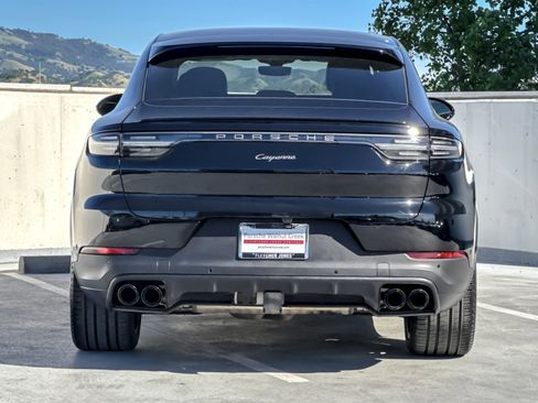 Certified 2023 Porsche Cayenne Platinum Edition w/ Towing Package w/o Tow Ball AWD/4WD image 7