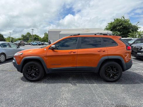 Used 2016 Jeep Cherokee Trailhawk w/ Cold Weather Group AWD/4WD image 22