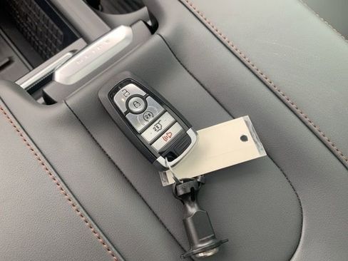 New 2025 Ford Expedition Active image 22