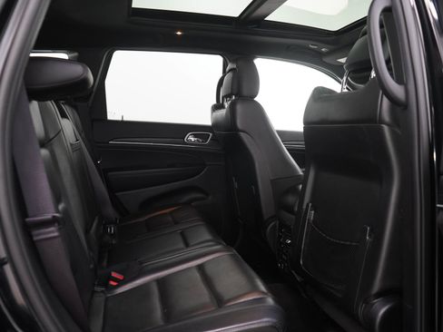 Used 2019 Jeep Grand Cherokee Limited w/ Luxury Group II AWD/4WD image 14