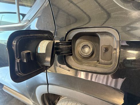 Used 2024 Honda Pilot Touring image 10