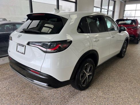 Used 2023 Honda HR-V EX-L image 2