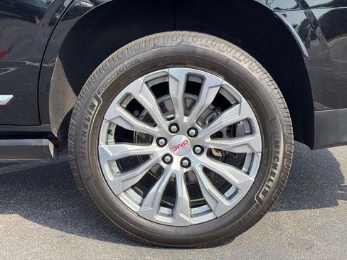 Used 2023 GMC Yukon Denali AWD/4WD image 9