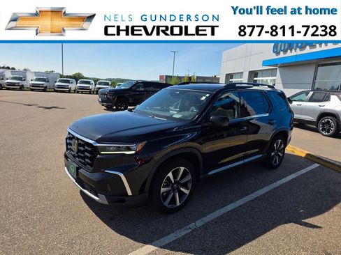 Used 2025 Honda Pilot Elite image 3
