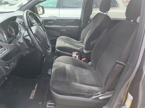 Used 2016 Dodge Grand Caravan SE FWD image 7