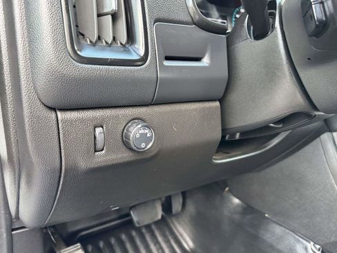 Used 2022 Chevrolet Colorado LT w/ Fleet Safety Package RWD image 8